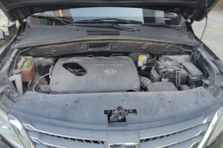 Used Baojun 560 2016 1.8L Manual Luxury Edition Engine Bay