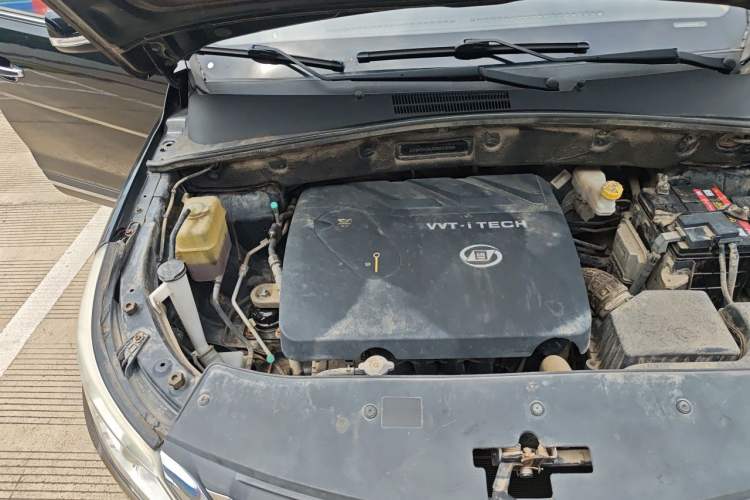 Used Baojun 560 2016 1.8L iAMT Luxury Model Engine Bay Right