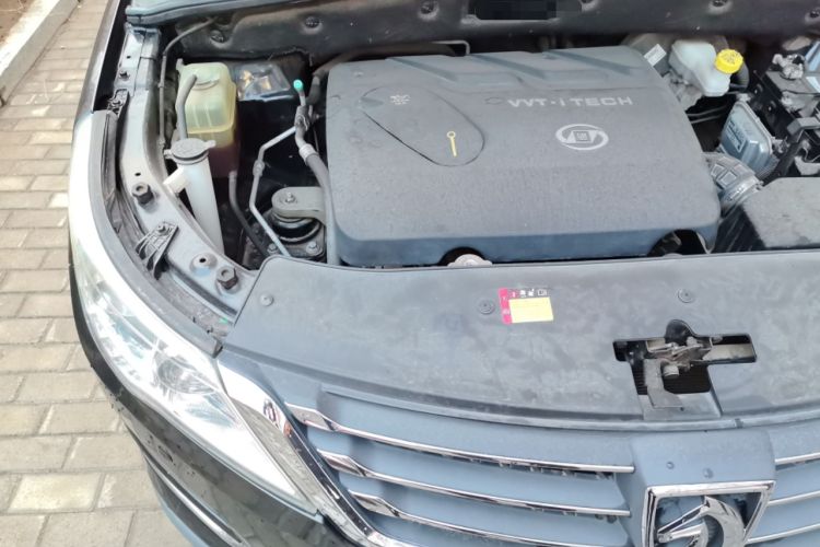 Used Baojun 560 2016 1.8L iAMT Luxury Model Engine Bay Right