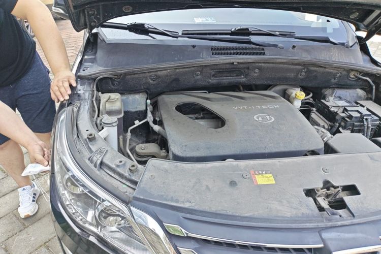 Used Baojun 560 2016 1.8L Manual Elite Edition Engine Bay Right