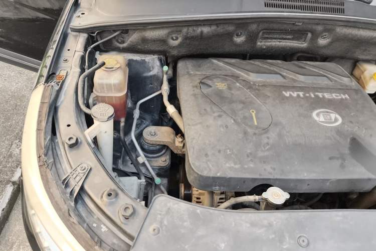 Used Baojun 560 2016 1.8L iAMT Luxury Model Engine Bay Right