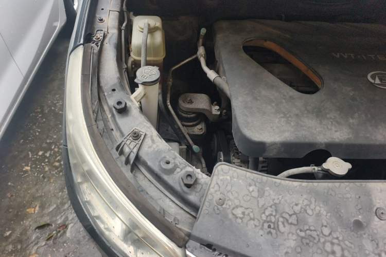 Used Baojun 560 2016 1.8L iAMT Luxury Model Engine Bay Right