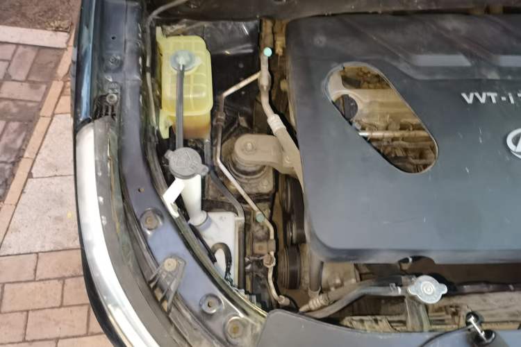 Used Baojun 560 2016 1.8L Manual Luxury Edition Engine Bay Right