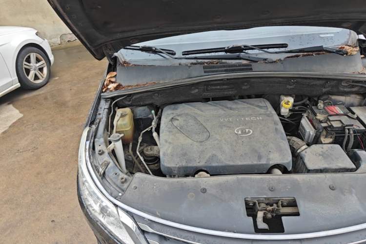 Used Baojun 560 2016 1.8L Manual Luxury Edition Engine Bay Right