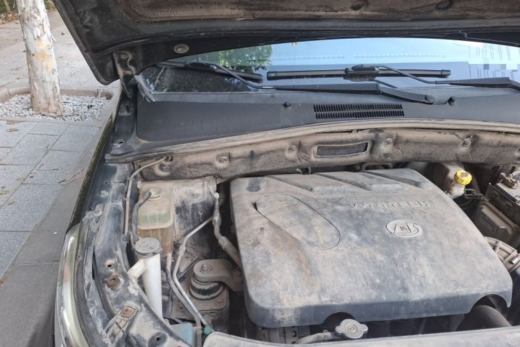 Used Baojun 560 2016 1.8L iAMT Luxury Model Engine Bay Right