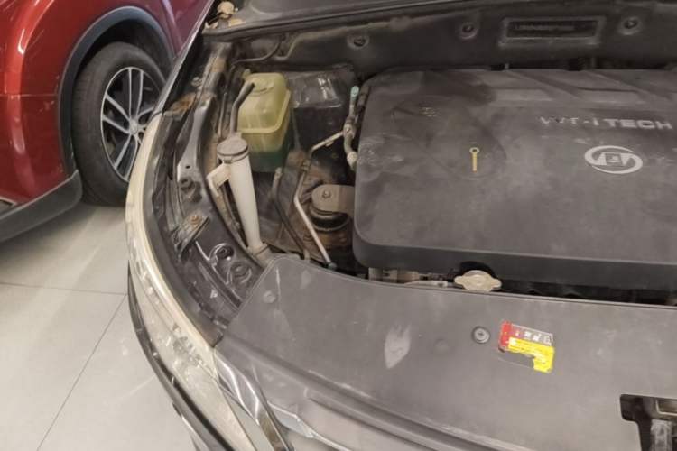 Used Baojun 560 2016 1.8L iAMT Luxury Model Engine Bay Right