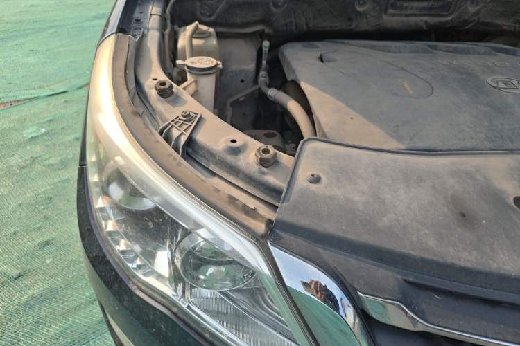 Used Baojun 560 2016 1.8L Manual Luxury Edition Engine Bay Right