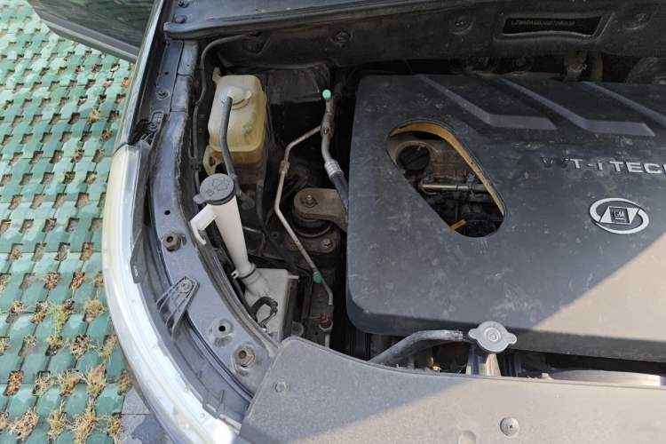 Used Baojun 560 2016 1.8L iAMT Elite Edition Engine Bay Right