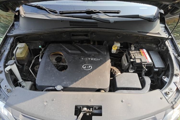 Used Baojun 560 2016 1.8L iAMT Elite Edition Engine Bay