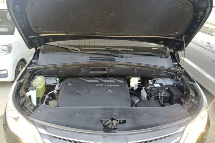 Used Baojun 560 2016 1.8L iAMT Elite Edition Engine Bay