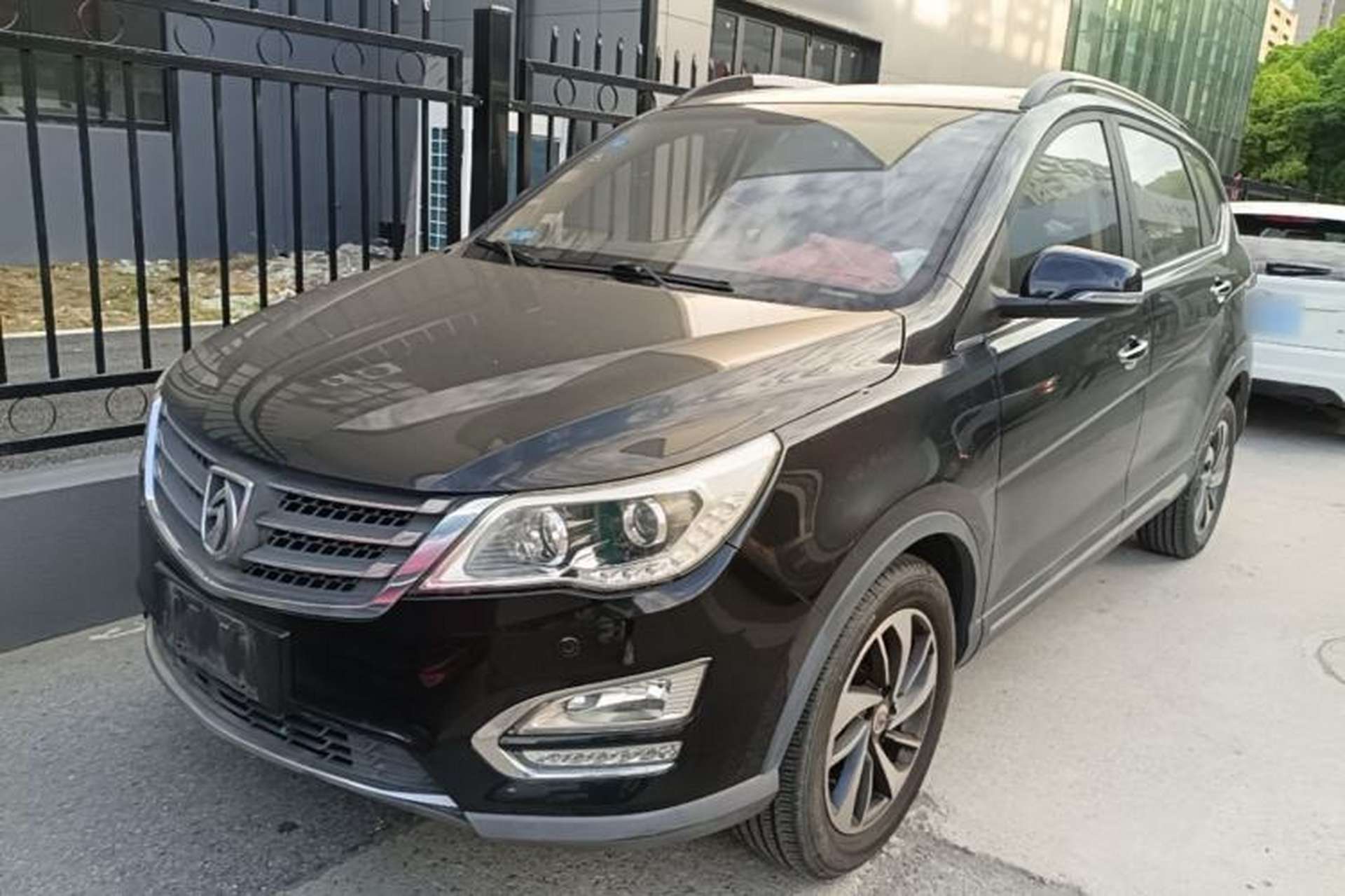 Used Baojun 560 2016 1.8L Manual Luxury Edition Front Left 45 Deg