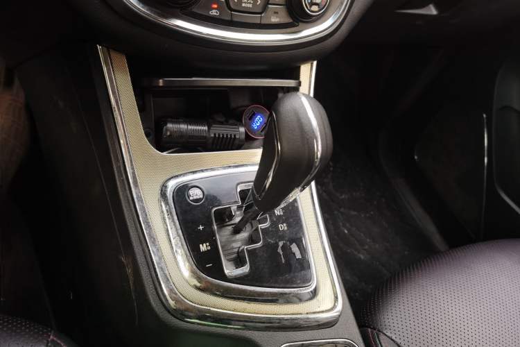 Used Baojun 560 2016 1.8L iAMT Luxury Model Gear Lever