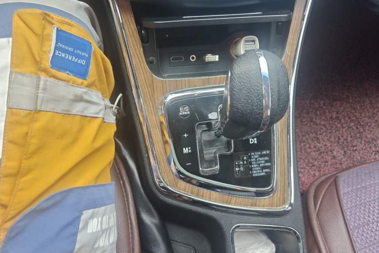 Used Baojun 560 2016 1.8L iAMT Luxury Model Gear Lever