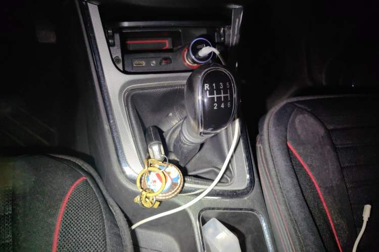 Used Baojun 560 2016 1.5T Manual Luxury Model Gear Lever