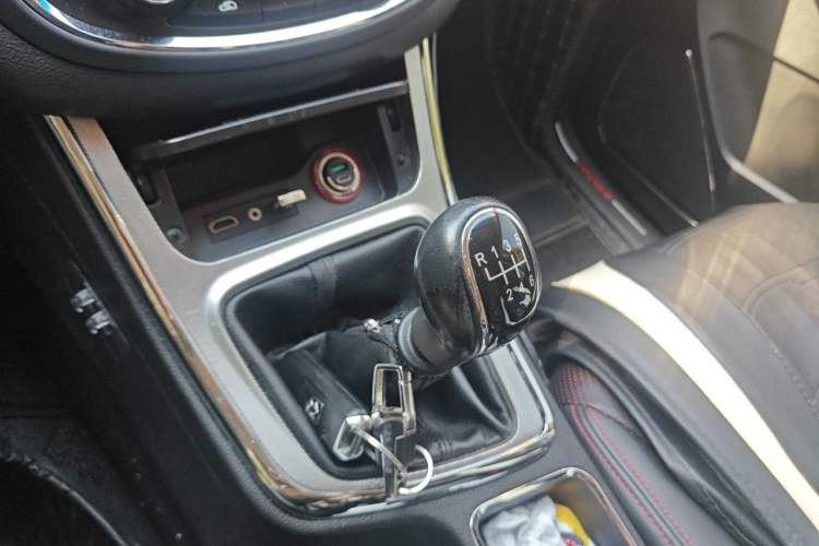 Used Baojun 560 2016 1.8L Manual Luxury Edition Gear Lever