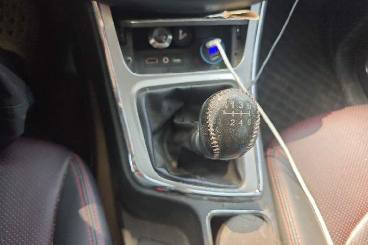 Used Baojun 560 2016 1.5T Manual Luxury Model Gear Lever