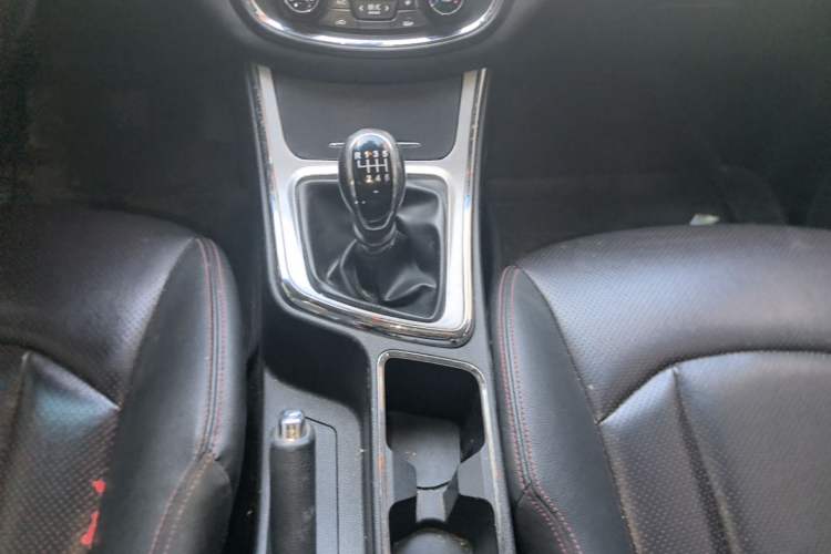 Used Baojun 560 2016 1.8L Manual Luxury Edition Gear Lever