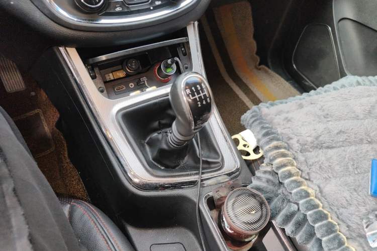 Used Baojun 560 2016 1.8L Manual Luxury Edition Gear Lever