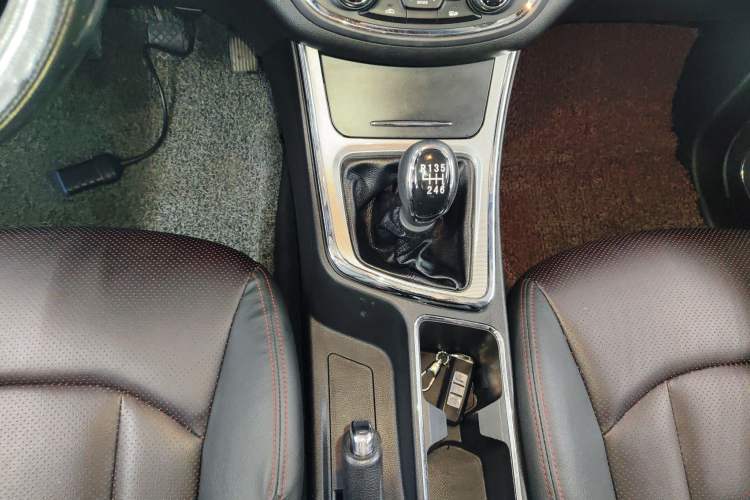 Used Baojun 560 2016 1.8L Manual Luxury Edition Gear Lever