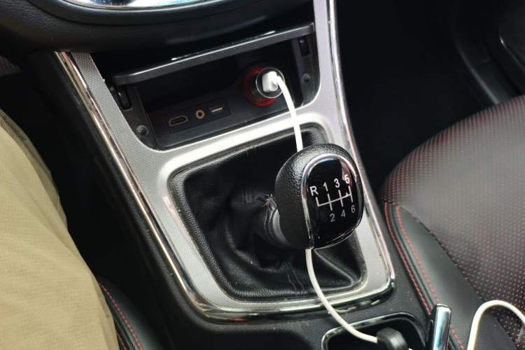 Used Baojun 560 2016 1.8L Manual Luxury Edition Gear Lever