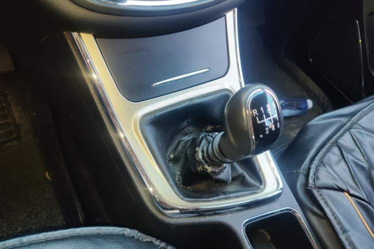 Used Baojun 560 2016 1.5T Manual Luxury Model Gear Lever