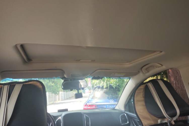 Used Baojun 560 2016 1.8L iAMT Luxury Model Headliner