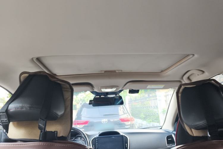 Used Baojun 560 2016 1.8L iAMT Luxury Model Headliner