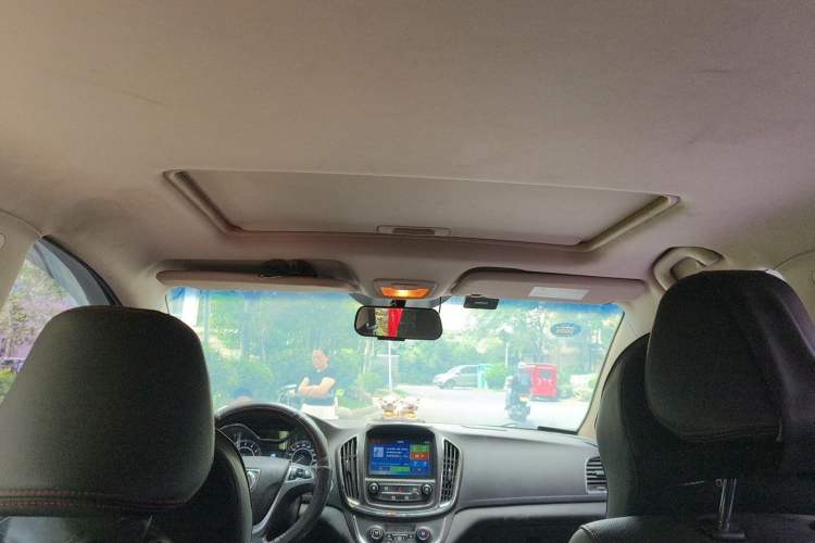 Used Baojun 560 2016 1.8L iAMT Luxury Model Headliner