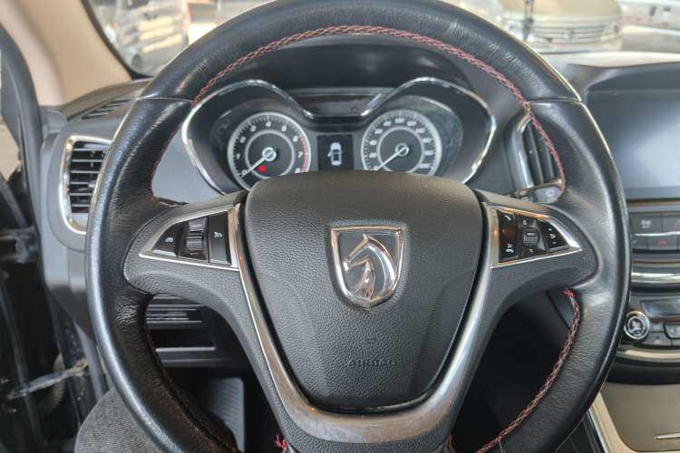 Used Baojun 560 2016 1.8L Manual Luxury Edition Interior 1