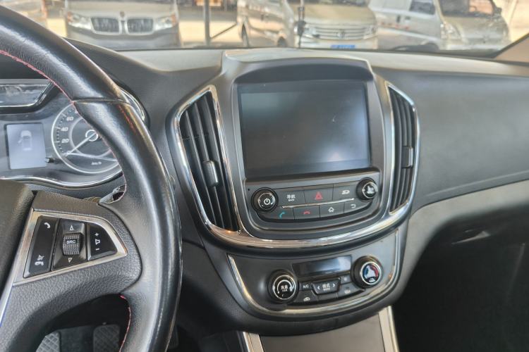 Used Baojun 560 2016 1.8L Manual Luxury Edition Interior 2