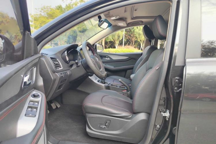 Used Baojun 560 2016 1.5T Manual Luxury Model Interior 2