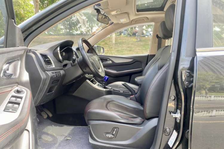 Used Baojun 560 2016 1.8L Manual Luxury Edition Interior 2