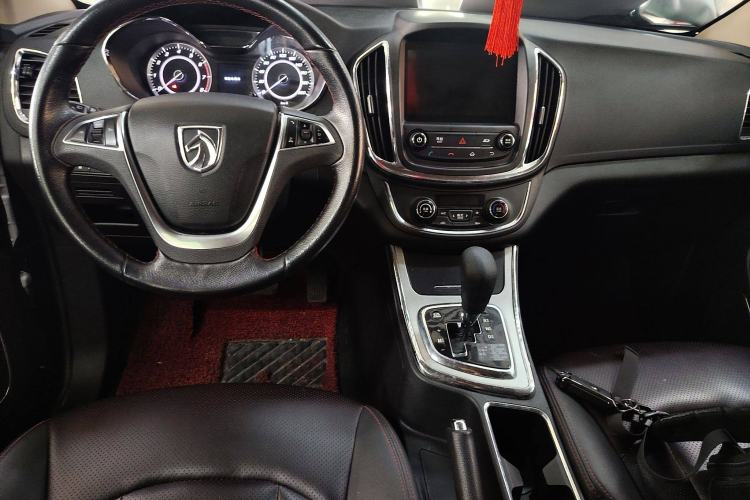 Used Baojun 560 2016 1.8L iAMT Luxury Model Interior 2