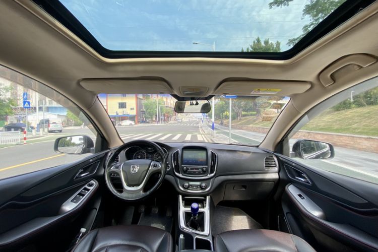 Used Baojun 560 2016 1.8L Manual Luxury Edition Interior 3