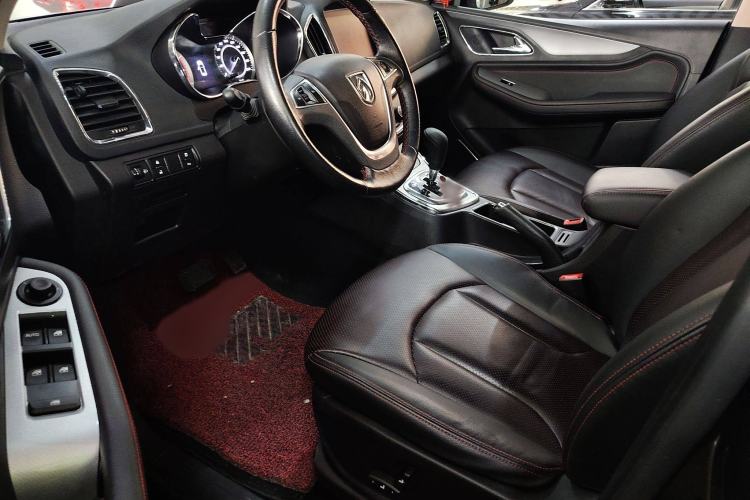 Used Baojun 560 2016 1.8L iAMT Luxury Model Interior 3