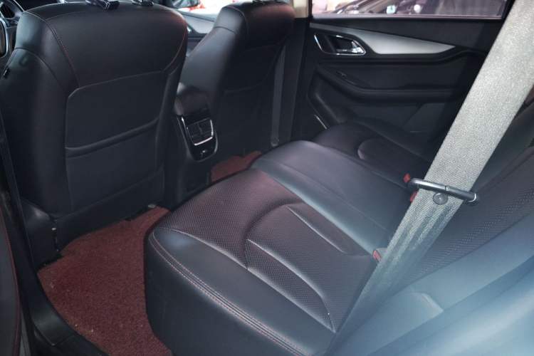 Used Baojun 560 2016 1.8L iAMT Luxury Model Interior 4