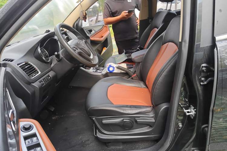 Used Baojun 560 2016 1.8L iAMT Elite Edition Left Front Seat