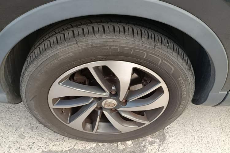 Used Baojun 560 2016 1.8L Manual Luxury Edition Left Front Wheel Hub