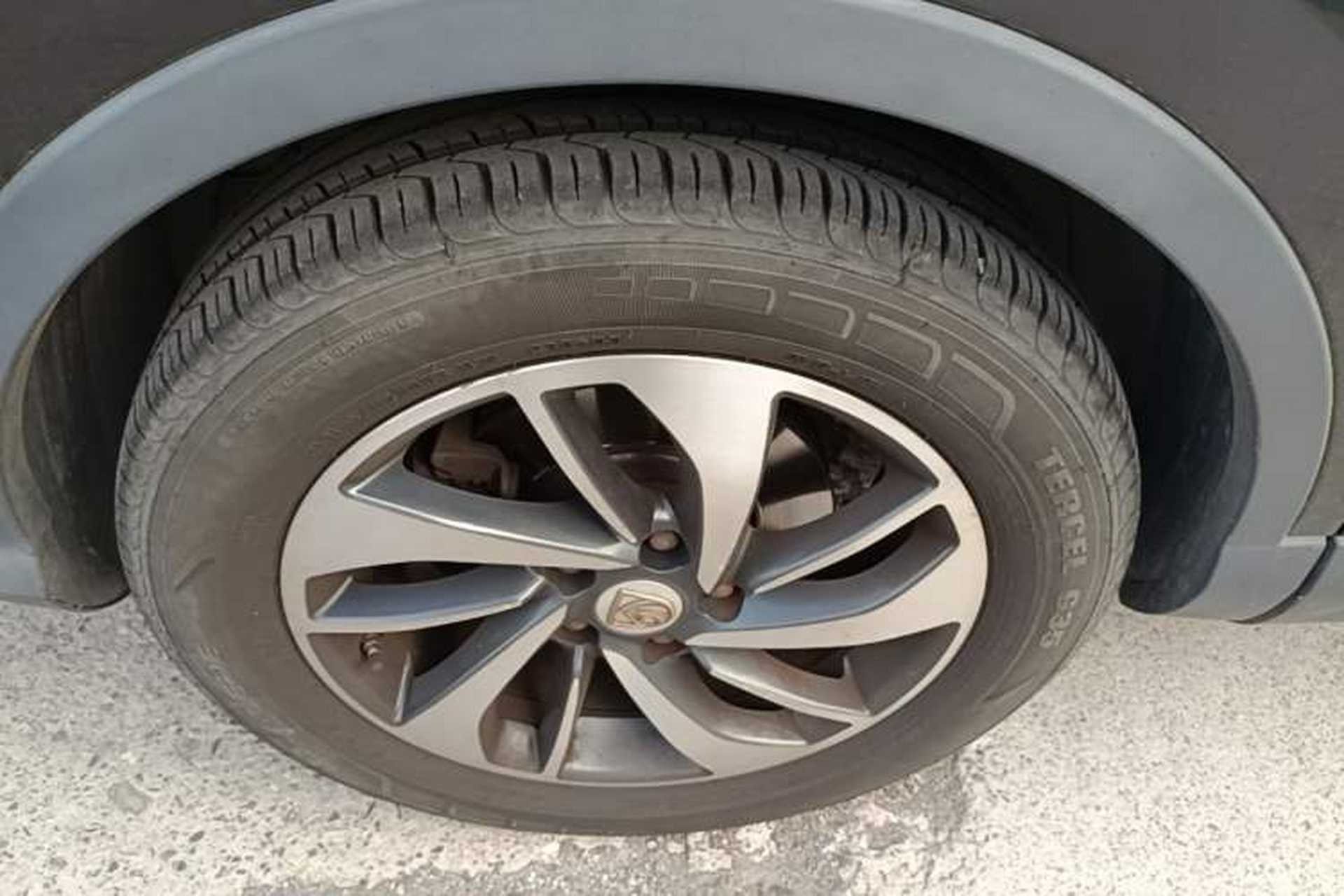 Used Baojun 560 2016 1.8L Manual Luxury Edition Left Front Wheel Hub