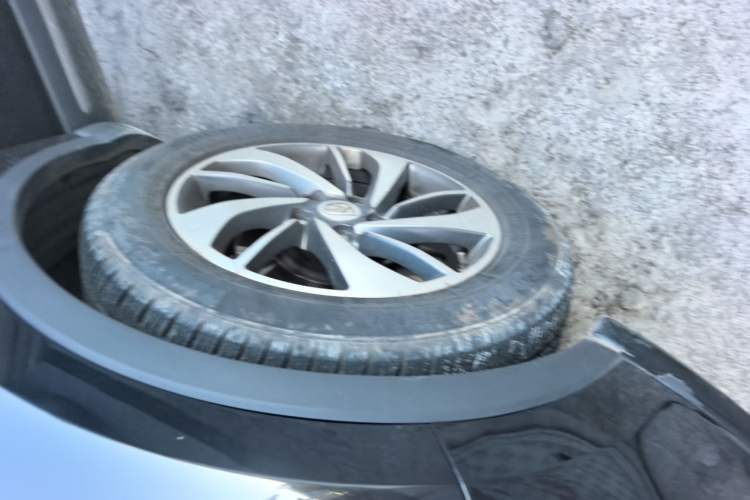 Used Baojun 560 2016 1.8L iAMT Luxury Model Left Front Wheel Hub