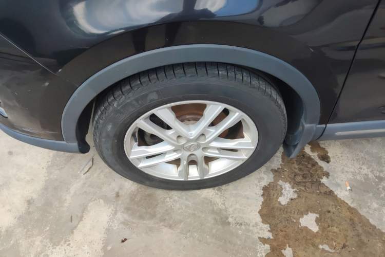 Used Baojun 560 2016 1.5T Manual Comfort Edition Left Front Wheel Hub