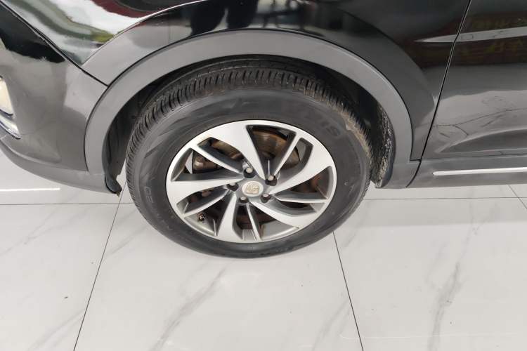 Used Baojun 560 2016 1.8L Manual Luxury Edition Left Front Wheel Hub