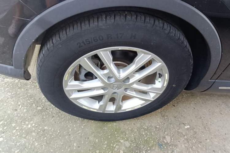 Used Baojun 560 2016 1.8L iAMT Elite Edition Left Front Wheel Hub