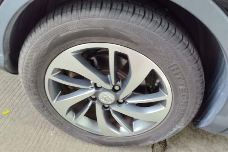 Used Baojun 560 2016 1.5T Manual Luxury Model Left Front Wheel Hub