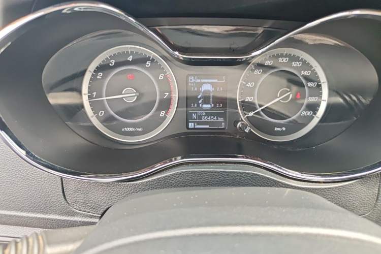 Used Baojun 560 2016 1.8L iAMT Luxury Model Odometer Close Up