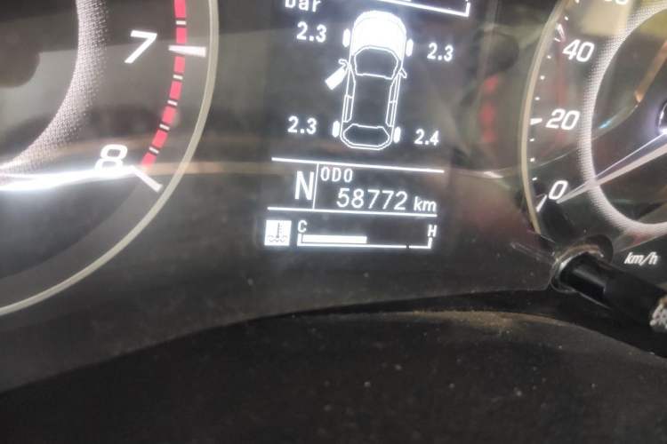 Used Baojun 560 2016 1.8L iAMT Luxury Model Odometer Close Up