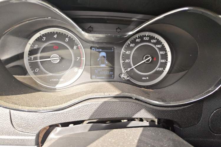Used Baojun 560 2016 1.8L iAMT Elite Edition Odometer Close Up
