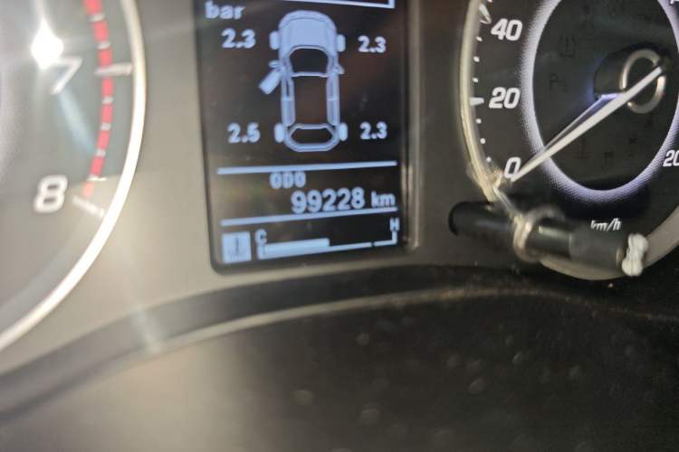 Used Baojun 560 2016 1.8L Manual Luxury Edition Odometer Close Up