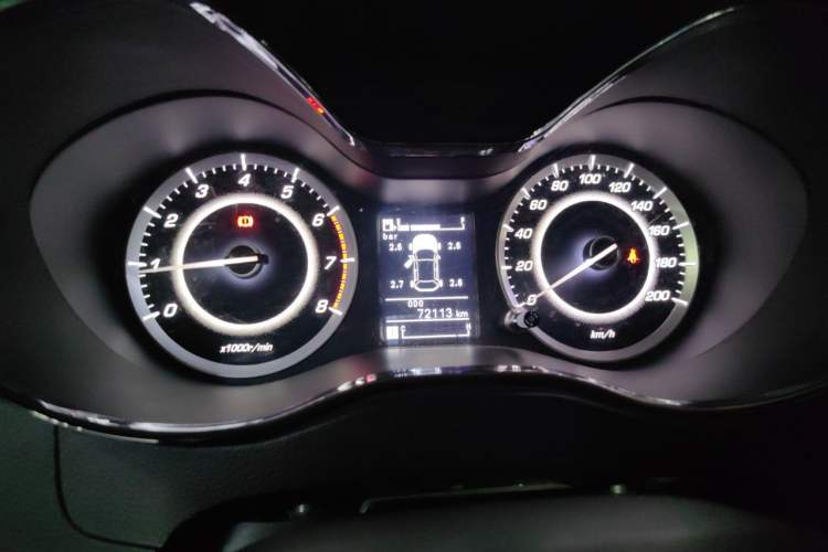 Used Baojun 560 2016 1.5T Manual Luxury Model Odometer Close Up