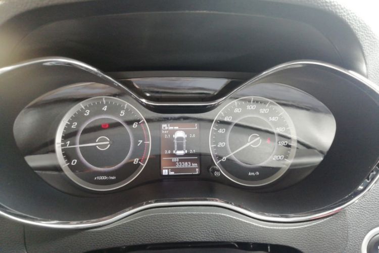Used Baojun 560 2016 1.5T Manual Luxury Model Odometer Close Up